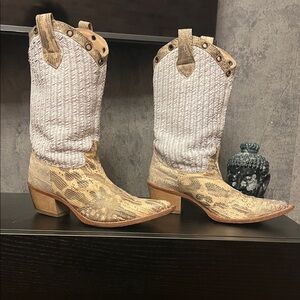 Stylish Tan and Cream Western Heeled Boots